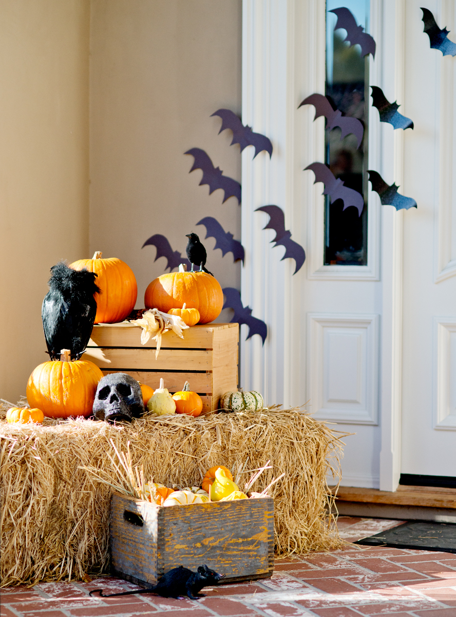19 Ways to Make Your Neighbors Jealous of Your Fall Porch • Picky Stitch