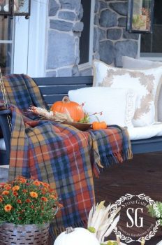 19 Ways to Make Your Neighbors Jealous of Your Fall Porch • Picky Stitch