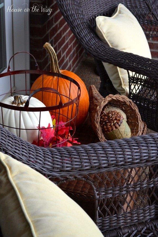 19-ways-to-make-your-neighbors-jealous-of-your-fall-porch15