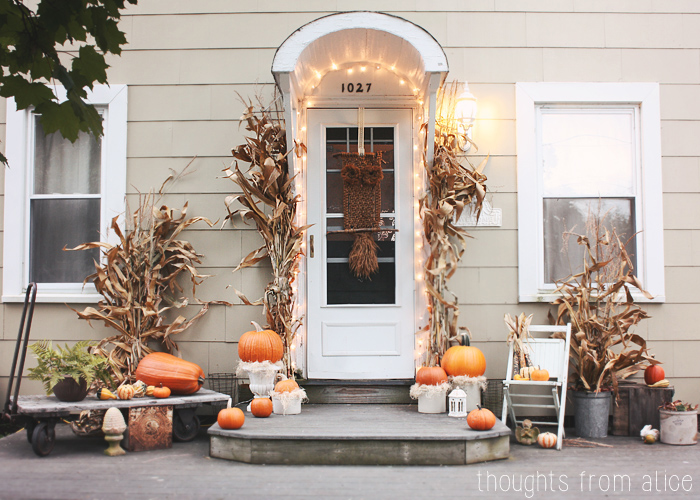 27 Fall Front Porch Ideas to Make Your Neighbors Jealous in 2024