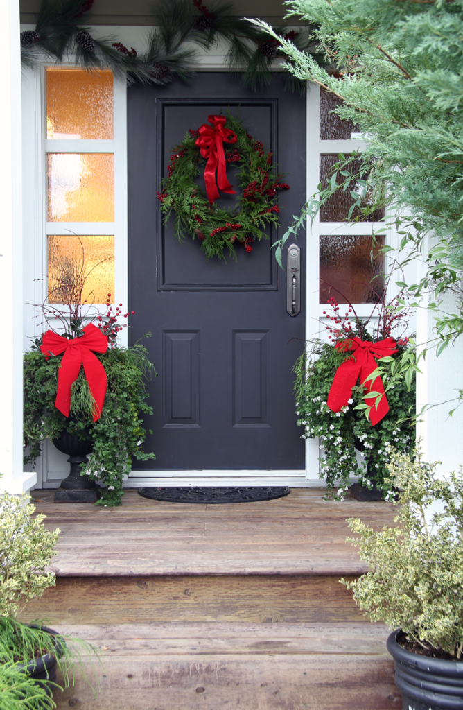 12 Frugal Holiday Porch Decor Ideas • Picky Stitch