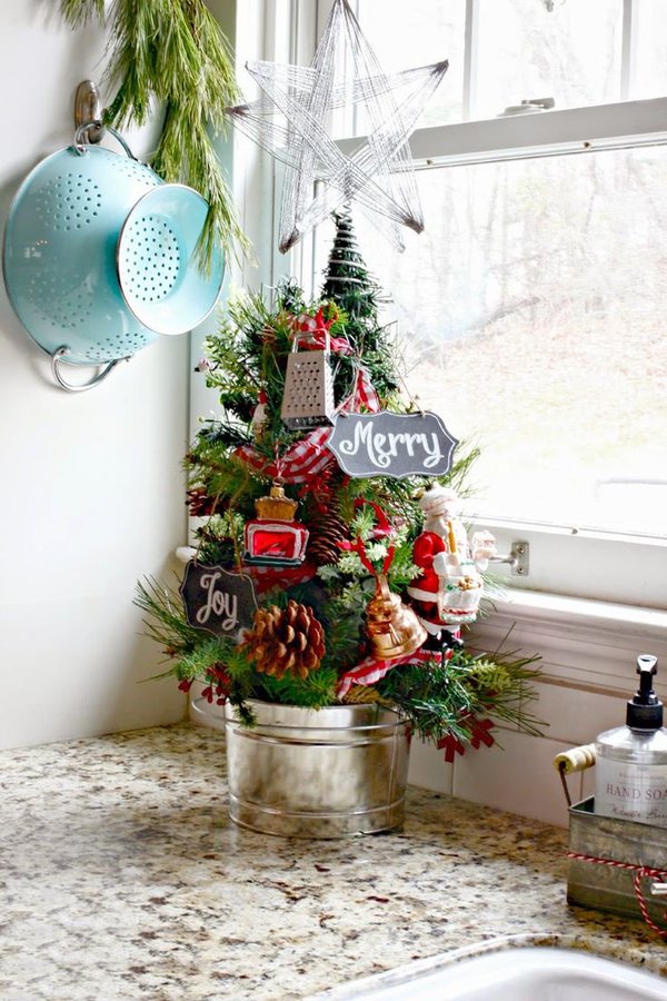 Kitchen decor, Christmas decorating hacks, DIY holiday, holiday decor hacks, kitchen decorating, dream kitchen, popular pin, DIY holiday, holiday decor.