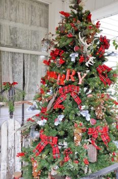 a-rustic-plaid-farm-house-_-cabin-christmas-tree-by-kara-allen-_-karaspartyideas-com-for-michaels-michaelsmakers-dream-tree-challenge-73