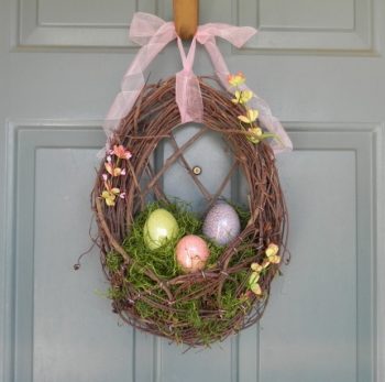 26-Creative-and-Easy-Handmade-Easter-Wreath-Designs-14-620x615