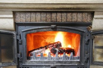 36-cold-weather-hacks-to-keep-you-cozy-this-winter-fireplace-tinfoil