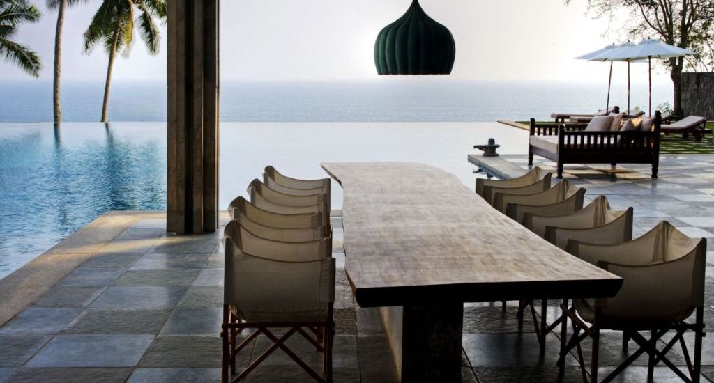 Romantic-Outdoor-Dining-design-with-amazing-sea-view