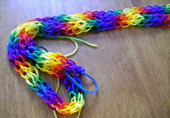 11 Speedy Finger-Knitting Projects - Finger Knitting Craft Projects, Knitting Projects, Craft Projects, Easy Craft Projects for Everyone, Crafts, Easy Crafts, Craft Projects, Finger Knitting Tutorials