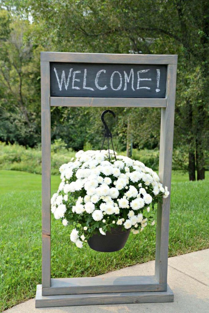 10 Hanging Baskets for the 4th of July| Hanging Baskets, Holiday Hanging Baskets, 4th of July Hanging Baskets, Outdoor Hanging Baskets, Container Gardening, DIY Outdoor Hanging Baskets, Summer, Summer Holiday, Popular Pin