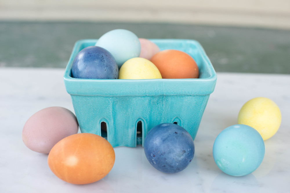 How to Dye Easter Eggs With All Natural Dyes| Easter Egg Dye, DIY Easter, Egg Dye, Natural Egg Dye, All Natural Egg Dye, Easter, Easter DIYs, Popular Pin #EggDye #Easter