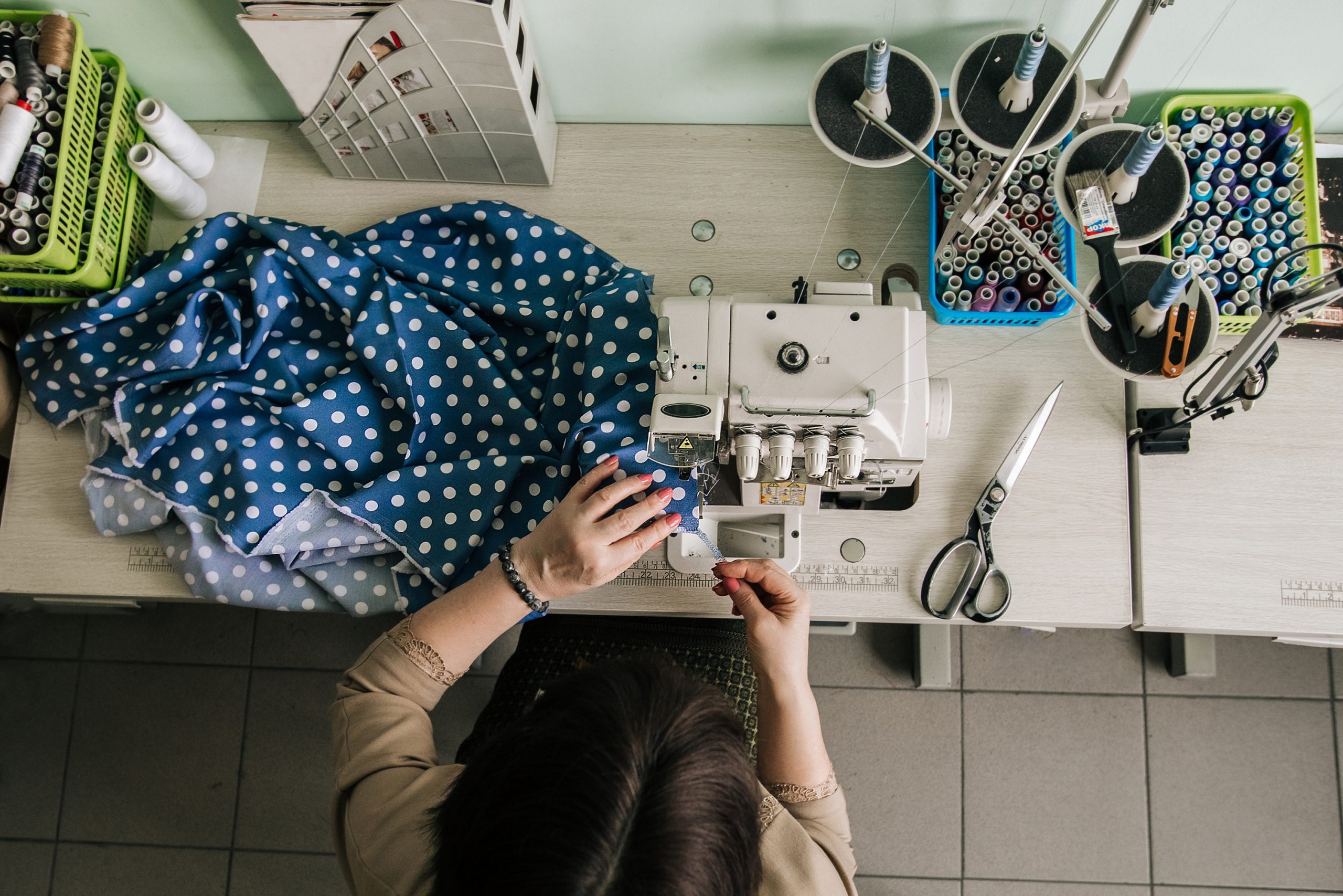 Using multiple spools of thread on a serging machine is a serging hack.