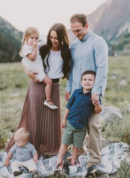 family pictures, hacks for family pictures, easy hacks for family pictures, hacks to make family pictures easy, family pictures tips and tricks, Family Photo Hacks