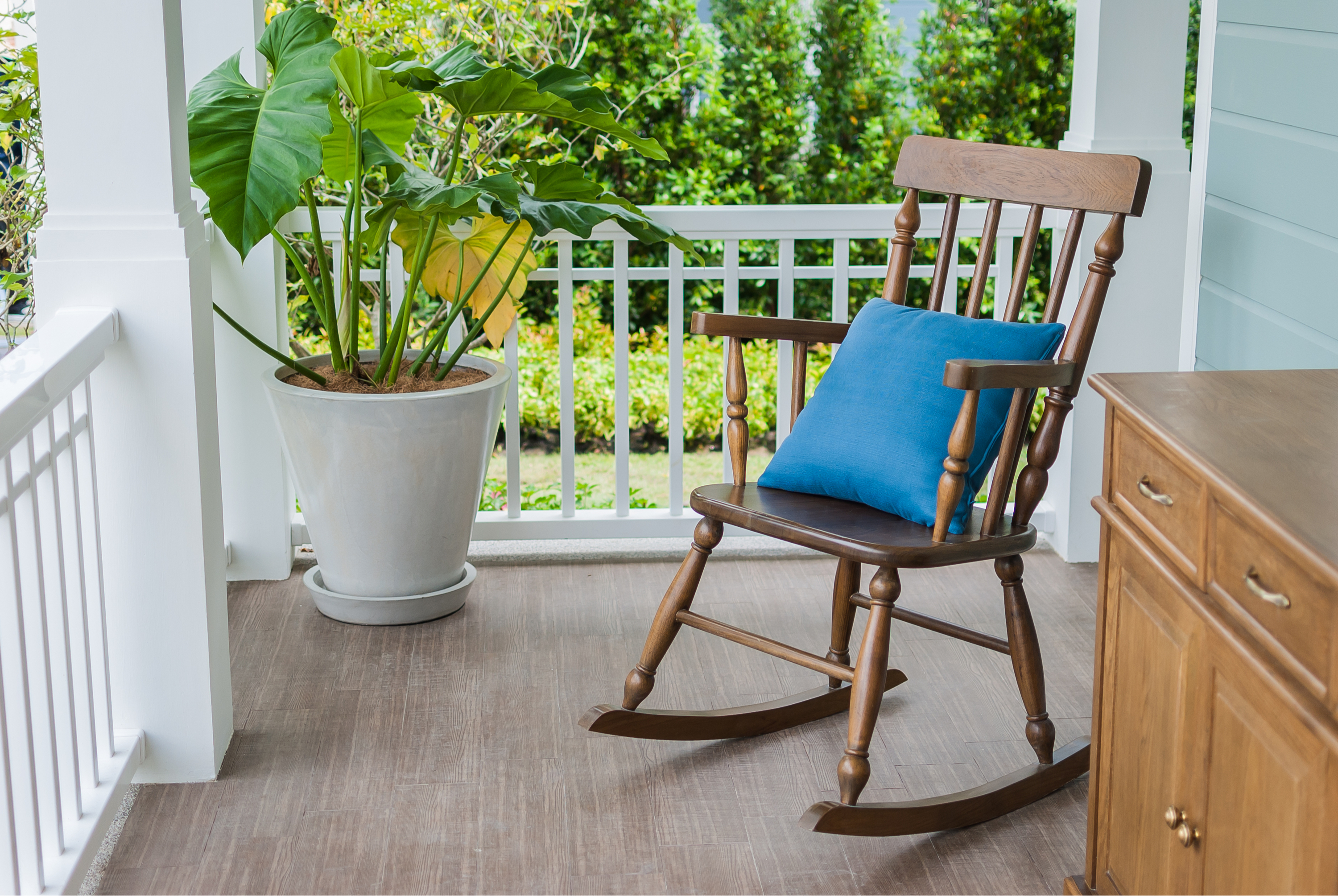 vintage | porch | porch decor | decor | vintage decor | vintage porch decor | how to | how to create a vintage porch 