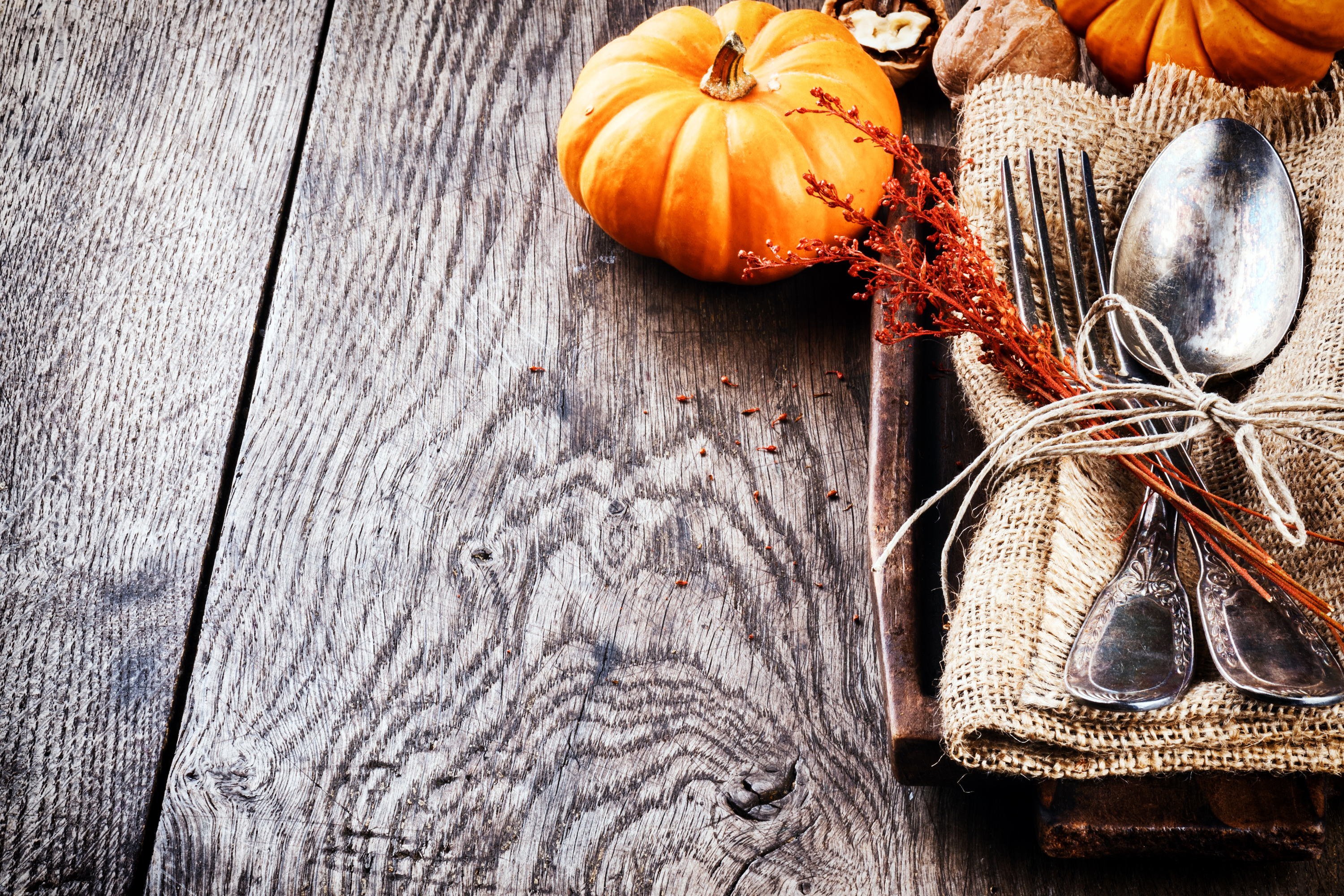 These incredible DIY Thanksgiving utensil holders are easy, cute, and fun to make. They will help transform your Thanksgiving table into something beautiful! 