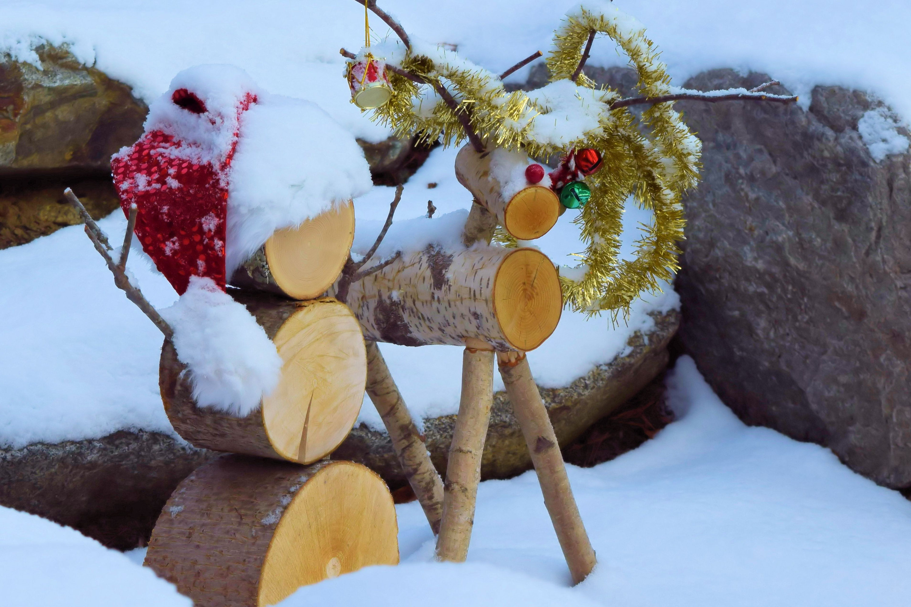 This reindeer is the perfect addition to any yard this Christmas season. For more birch wood Christmas decor ideas, look here! Birch Christmas Craft Decorations