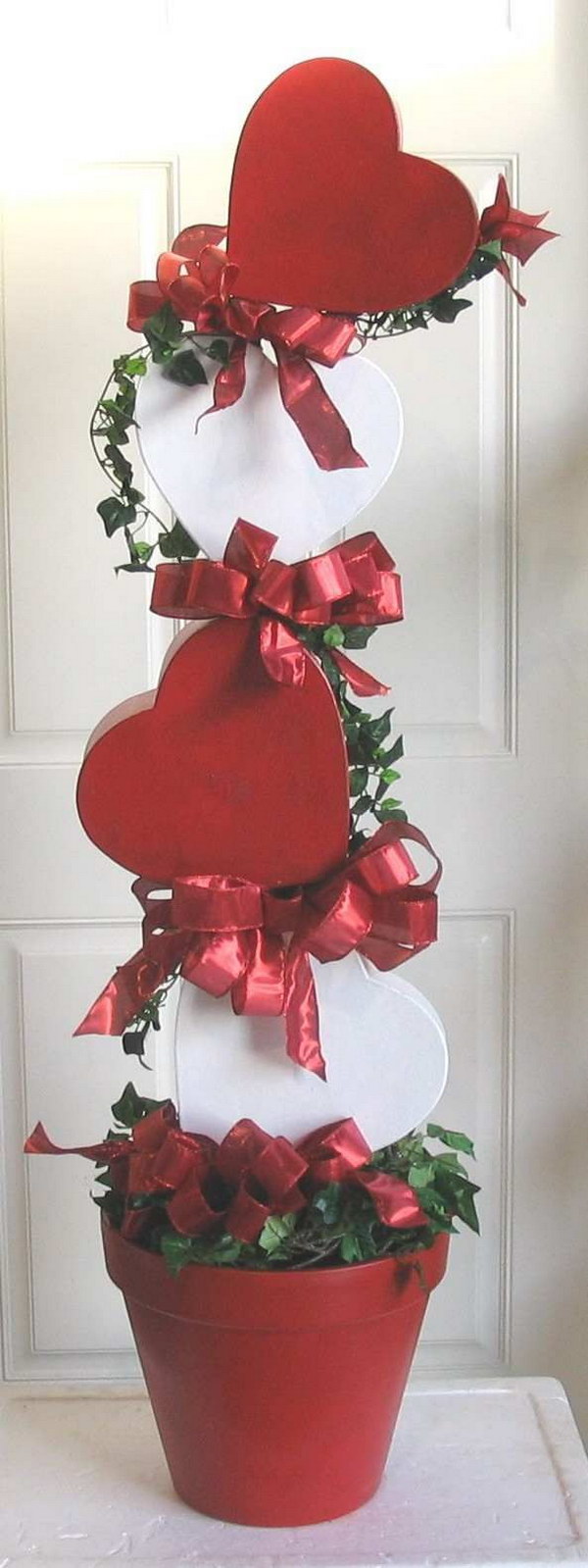 diy-valentine-s-yard-decor-your-neighbors-will-envy-picky-stitch