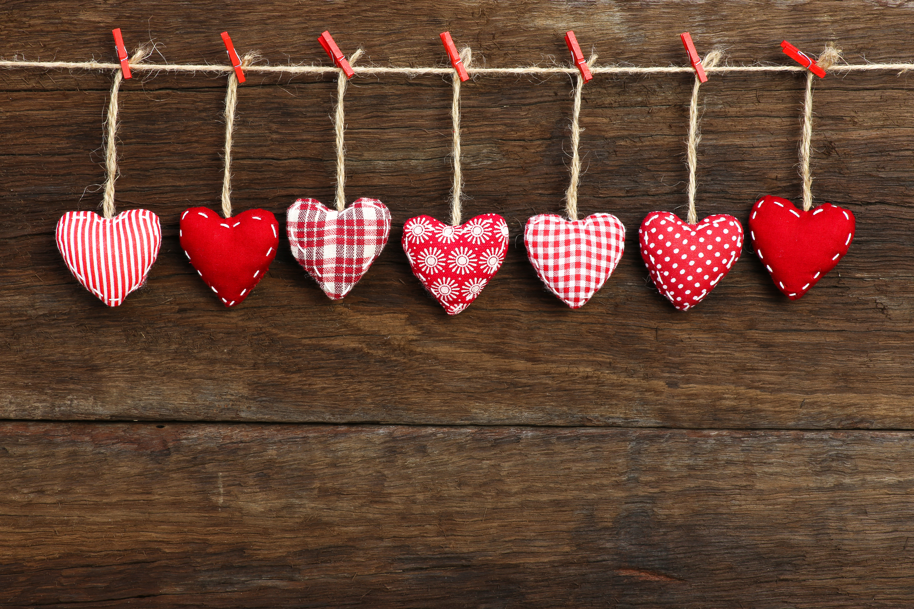 Is there anything better than creating your own home decor? These Valentine's sewing projects will having you falling in love with them. Try making your own heart wreath. 