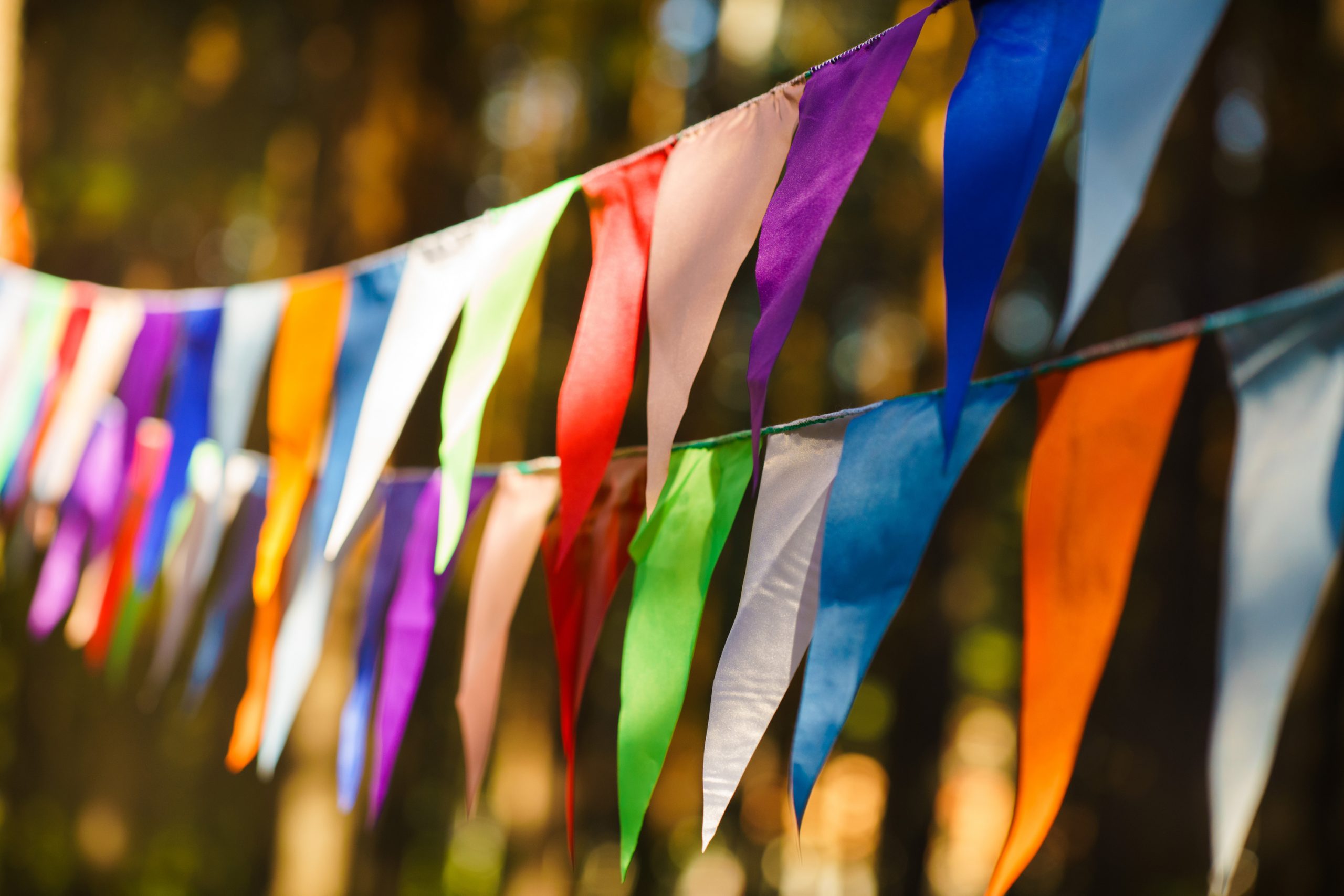 If you have a bunch of fat quarters laying around, you'll want to check out these amazing Spring sewing projects using fat quarters. Fat quarters are perfect for making garlands! 