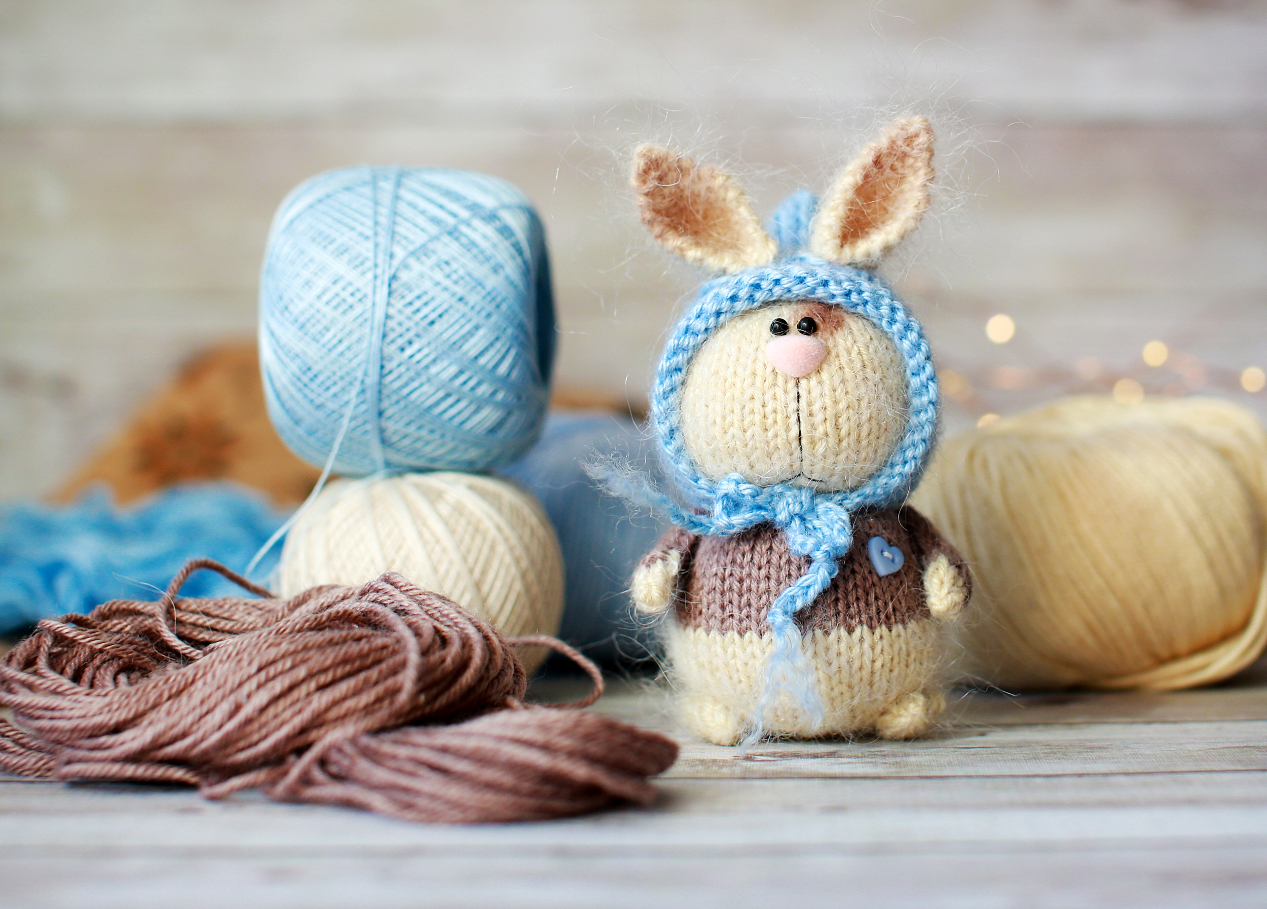 When I stumbled upon an adorable crochet peeps pattern I knew that I absolutely had to share. Keep reading for these super cute (and free!) crochet peeps patterns. You'll love all of the things you can create! 