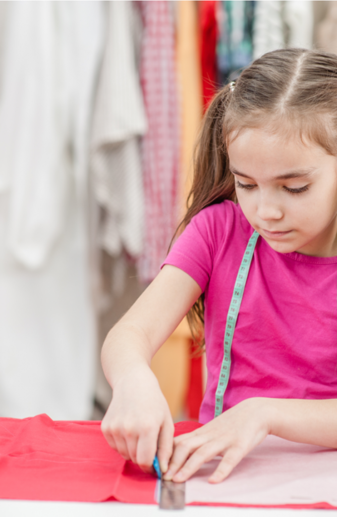 It's so much fun to try out a good sewing project! I've been sewing a lot lately and recently been really into easy sewing projects for kids. Not only are all the projects on this list easy enough for kids, but they make gifts for kids, too.