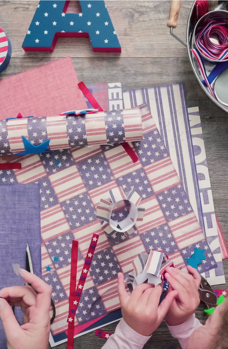 Summer is finally here and the 4th of July is right around the corner! Celebrate our independence with these incredible 4th of July crafts! These ideas are the best way to celebrate the holiday.