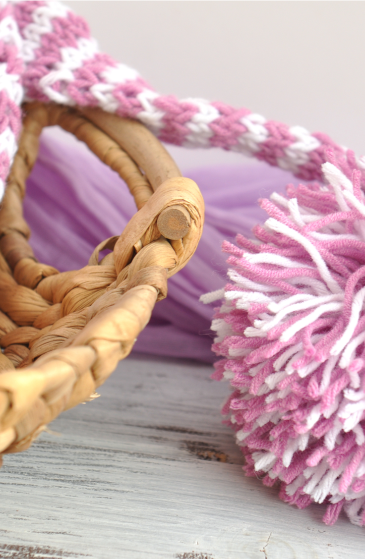 Keep your home organized and totally stylish with this easy tutorial for a boho DIY basket with pom poms. Believe it or not, this is such an easy DIY project that you could make more than one in no time at all. Check it out! 